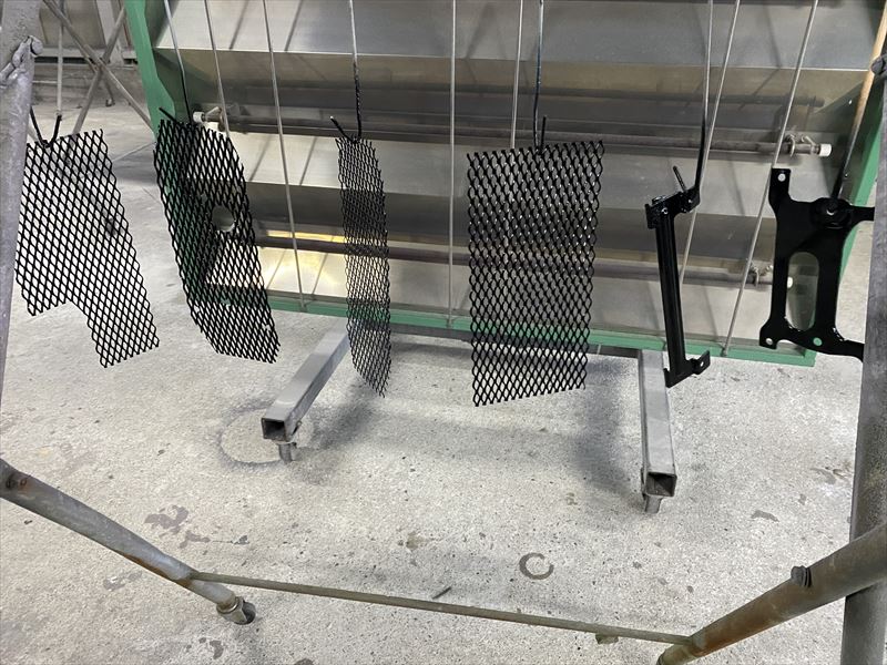 グリルメッシュ、ナンバーフレーム